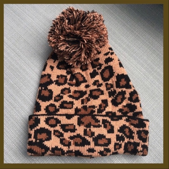 Leopard print beanie hat - Picture 6 of 7